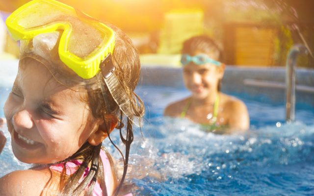 Håll poolen fräsch i sommar